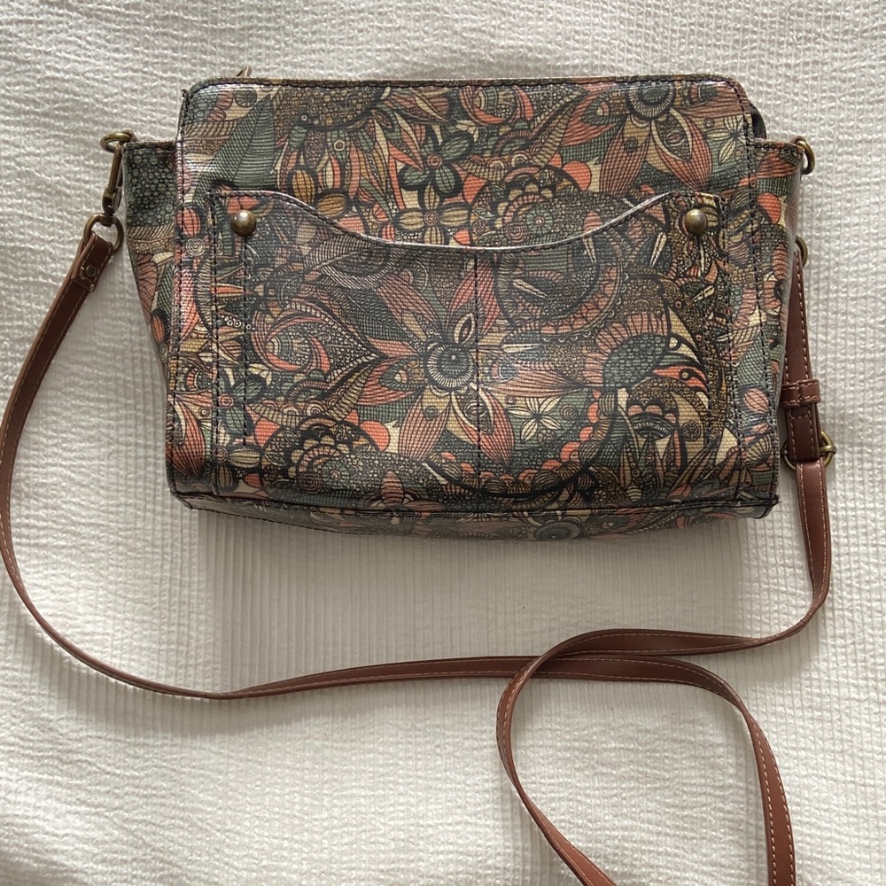 Sakroots Tracy Small Charging Crossbody Bag